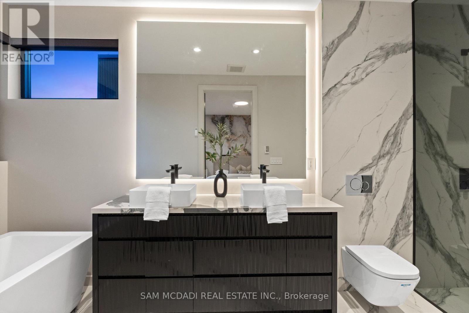 1090 Ella Avenue, Mississauga, ON - Indoor Photo Showing Bathroom