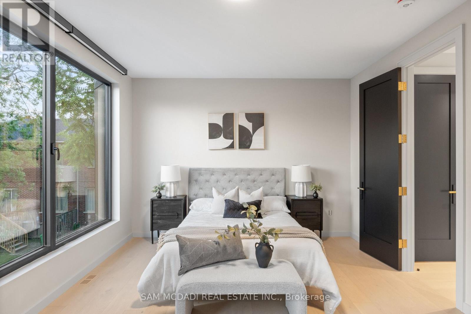 1090 Ella Avenue, Mississauga, ON - Indoor Photo Showing Bedroom