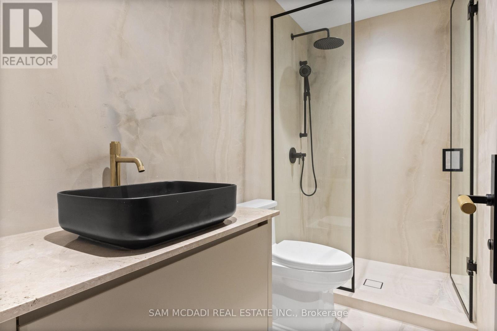 1090 Ella Avenue, Mississauga, ON - Indoor Photo Showing Bathroom