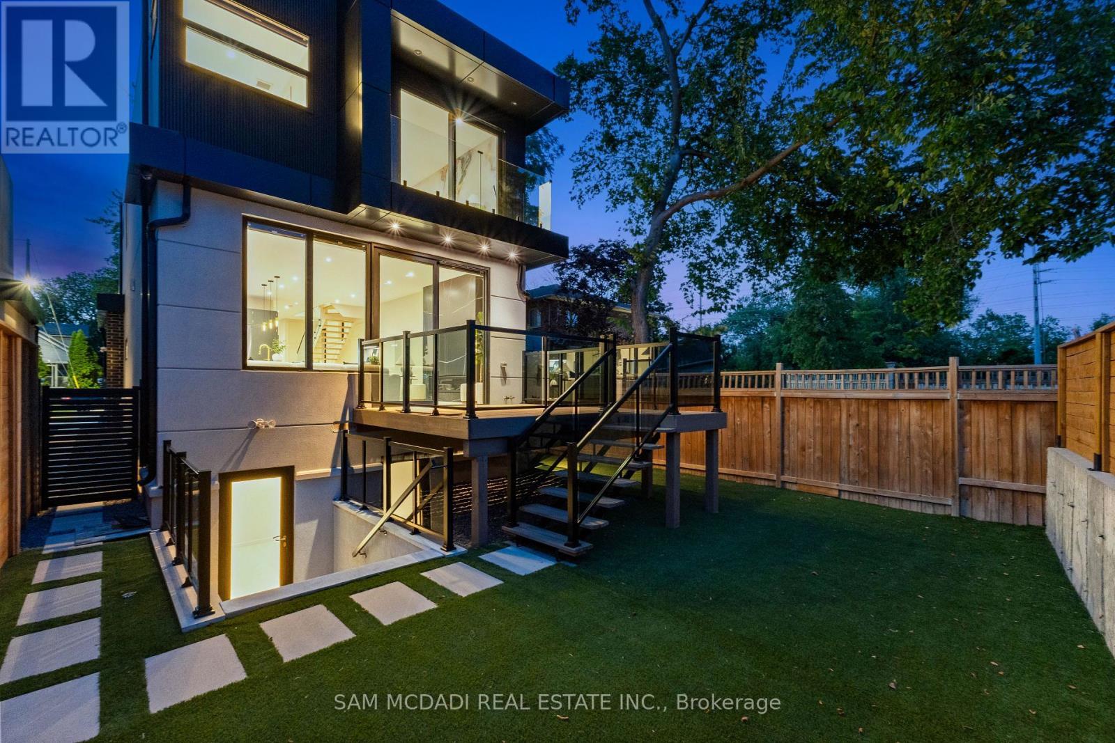 1090 Ella Avenue, Mississauga, ON - Outdoor