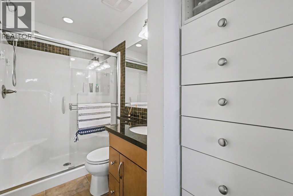 14 Aspen Hills Terrace Sw, Calgary, AB - Indoor Photo Showing Bathroom