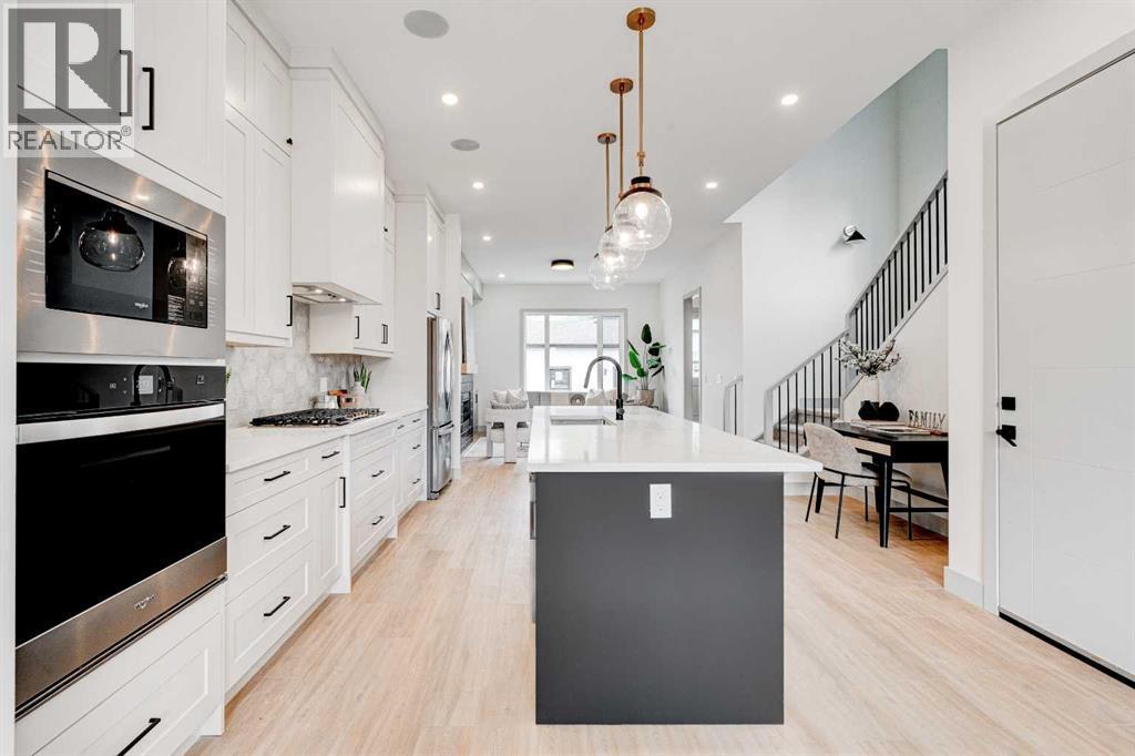 4615 82 Street Nw, Calgary, AB - Indoor Photo Showing Kitchen With Upgraded Kitchen