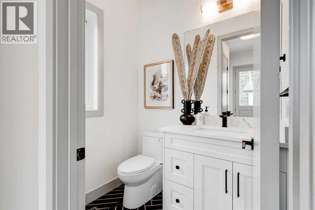 4615 82 Street Nw, Calgary, AB - Indoor Photo Showing Bathroom