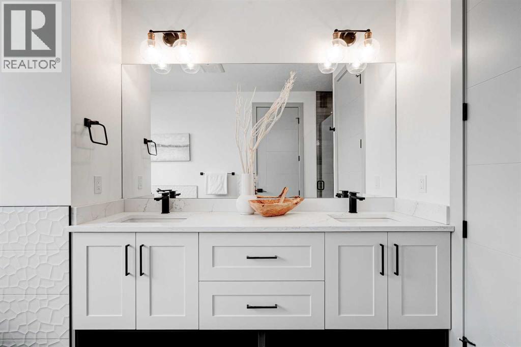 4615 82 Street Nw, Calgary, AB - Indoor Photo Showing Bathroom