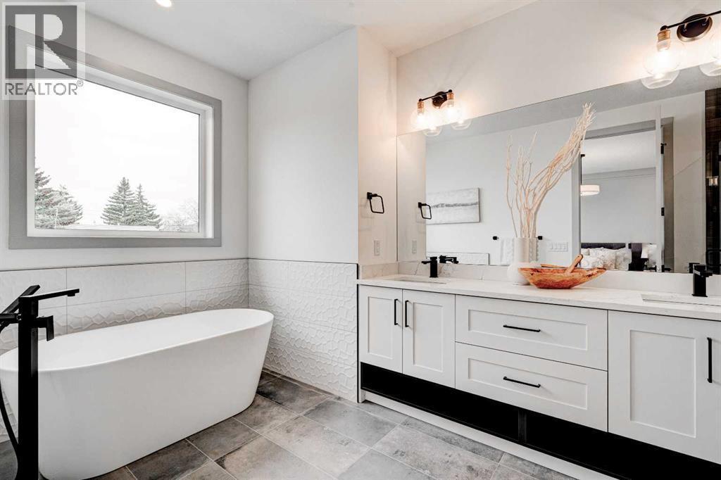 4615 82 Street Nw, Calgary, AB - Indoor Photo Showing Bathroom