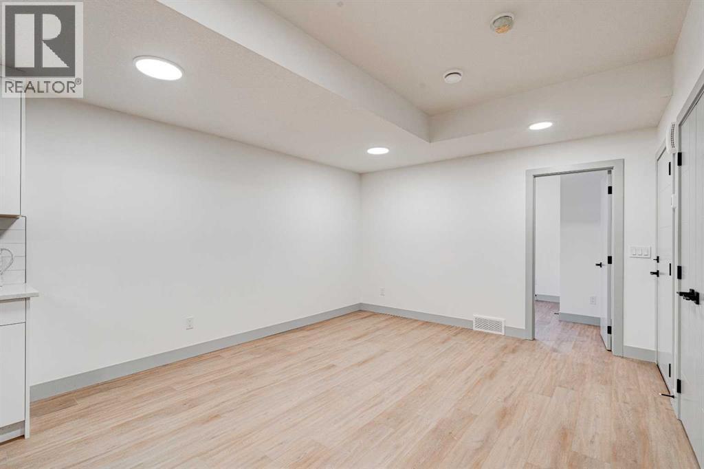 4615 82 Street Nw, Calgary, AB - Indoor Photo Showing Other Room