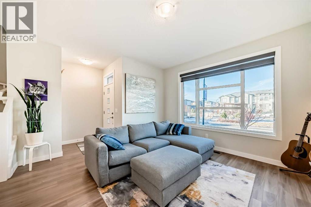 115 Wolf Hollow Park Se, Calgary, AB - Indoor Photo Showing Living Room