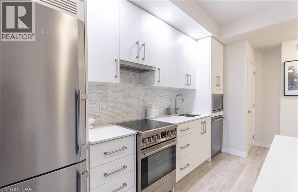 10 Esplanade Lane Unit# 310, Grimsby, ON - Indoor Photo Showing Kitchen With Upgraded Kitchen