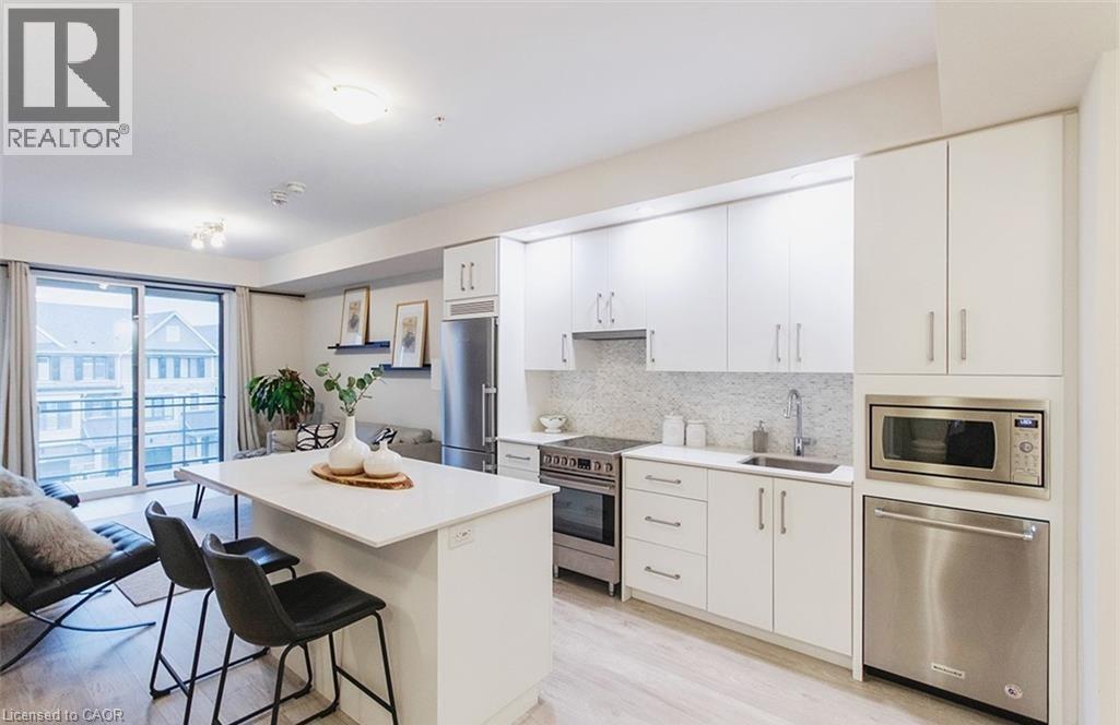 10 Esplanade Lane Unit# 310, Grimsby, ON - Indoor Photo Showing Kitchen With Upgraded Kitchen