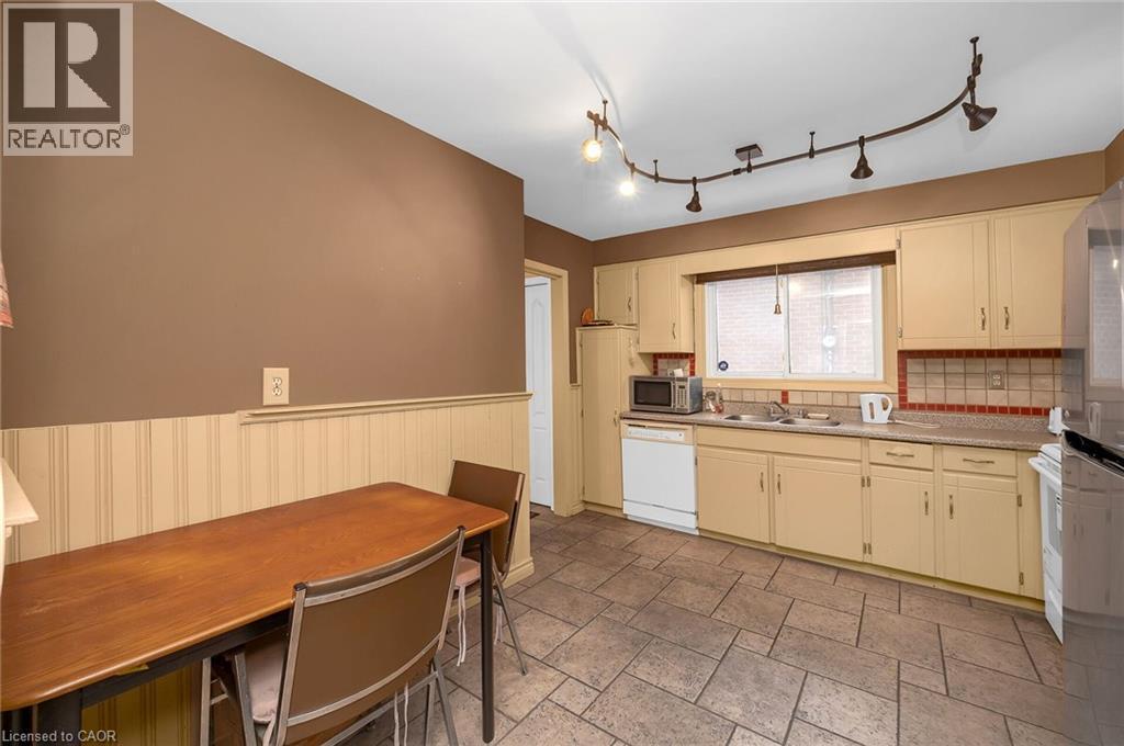 11 Crystal Court, Hamilton, ON - Indoor Photo Showing Kitchen With Double Sink