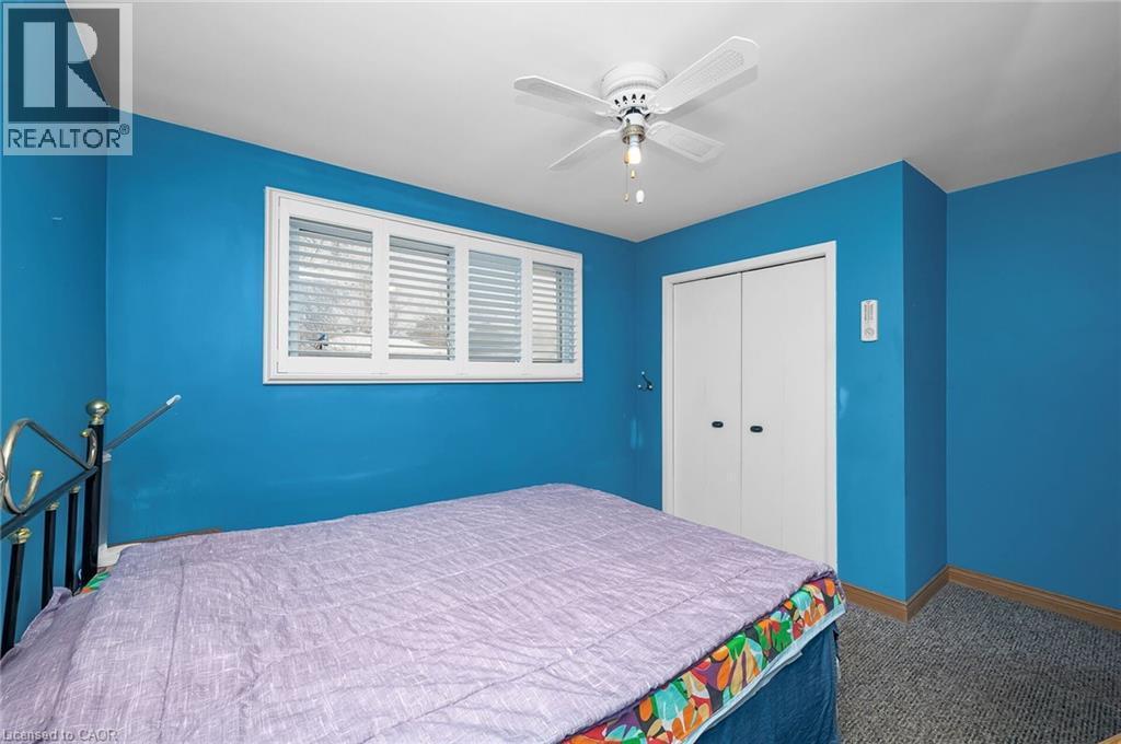 11 Crystal Court, Hamilton, ON - Indoor Photo Showing Bedroom