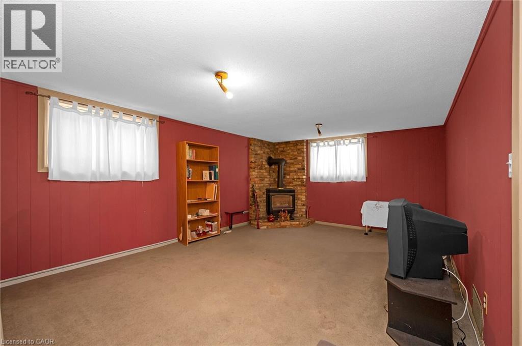 11 Crystal Court, Hamilton, ON - Indoor Photo Showing Other Room