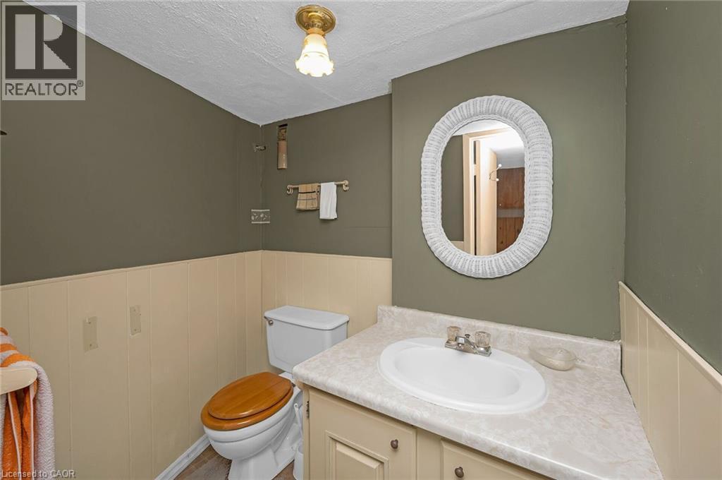 11 Crystal Court, Hamilton, ON - Indoor Photo Showing Bathroom