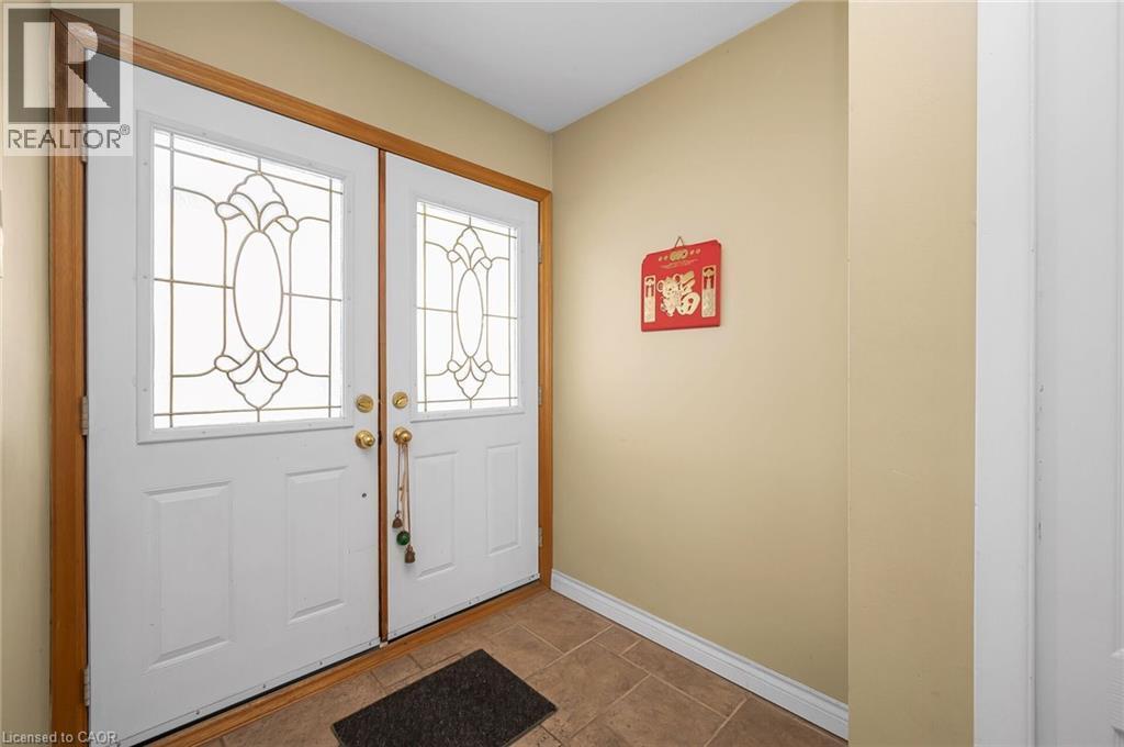 11 Crystal Court, Hamilton, ON - Indoor Photo Showing Other Room