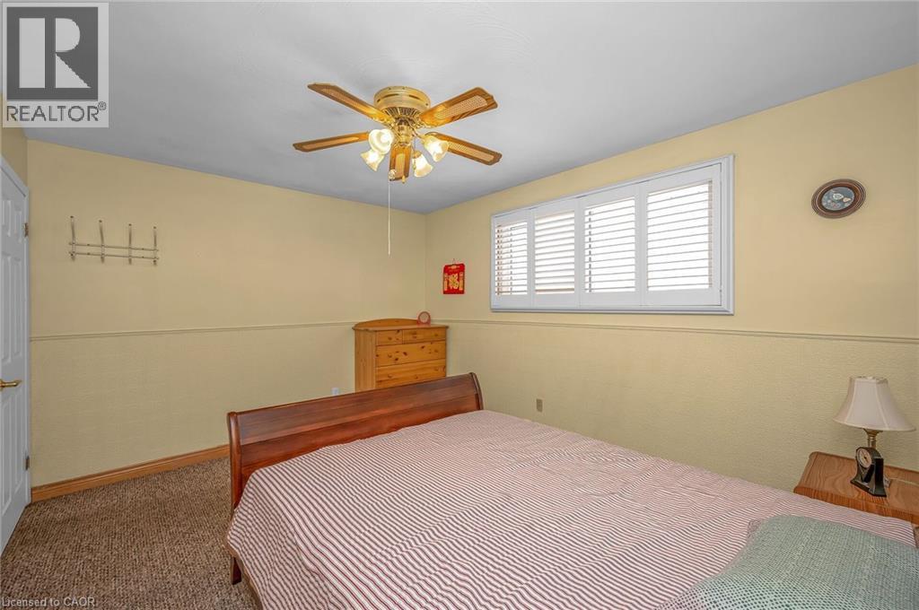 11 Crystal Court, Hamilton, ON - Indoor Photo Showing Bedroom