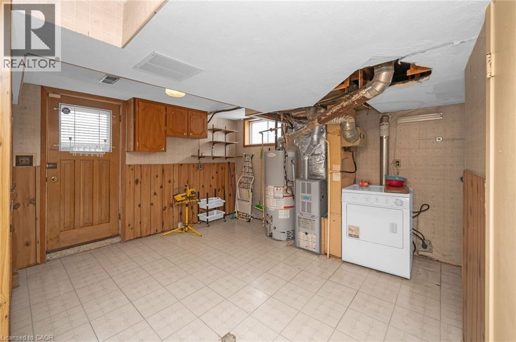 11 Crystal Court, Hamilton, ON - Indoor Photo Showing Laundry Room