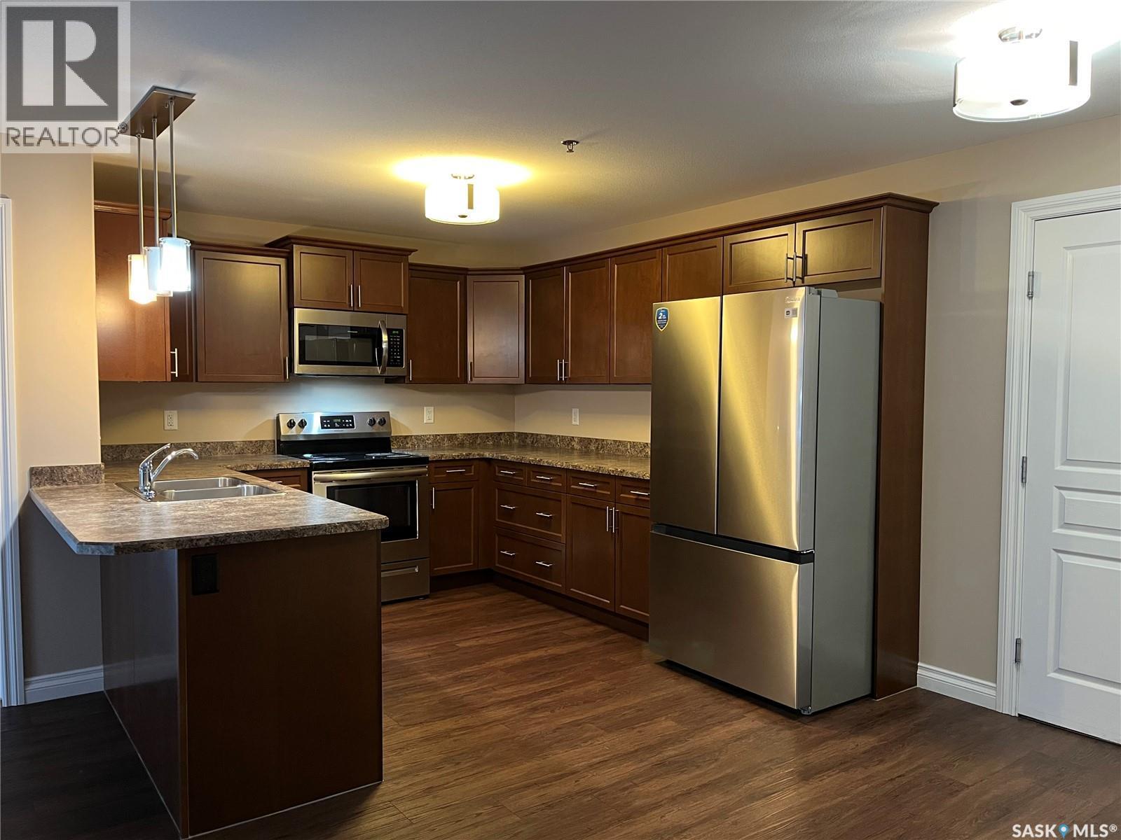324 3630 Haughton Road, Regina, SK - Indoor Photo Showing Kitchen With Stainless Steel Kitchen With Double Sink