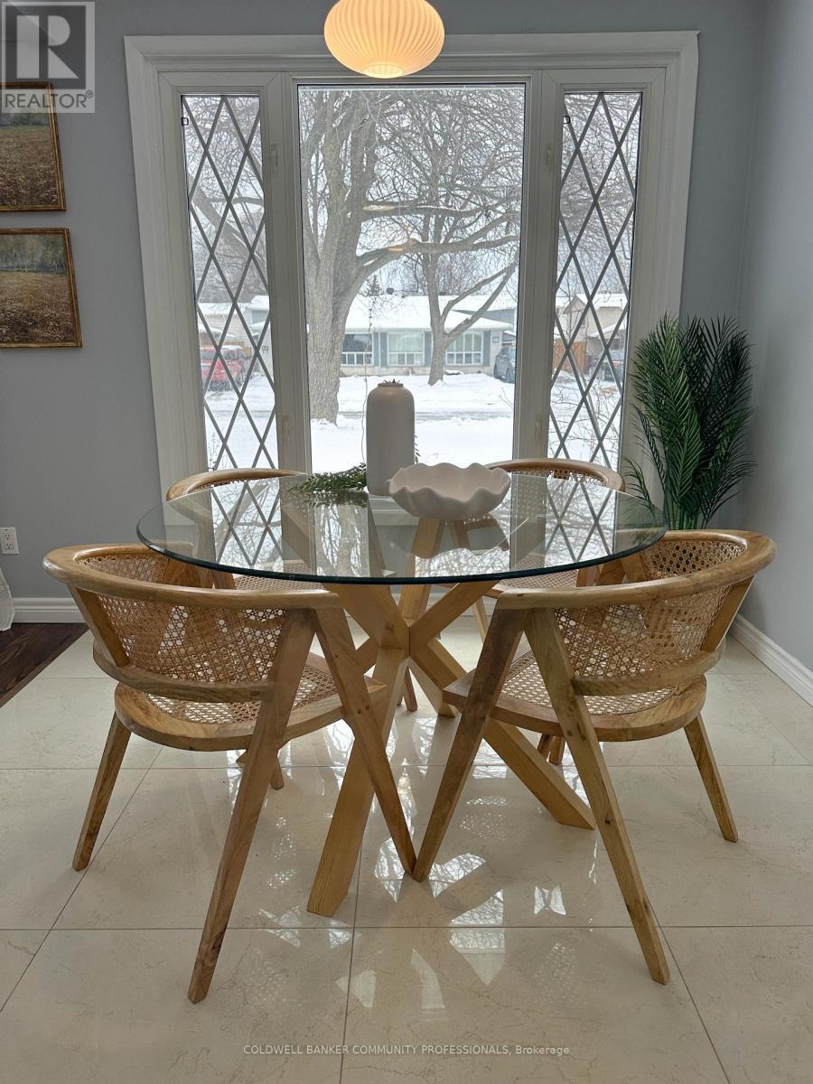 17 Rosanne Crescent, Hamilton, ON - Indoor Photo Showing Other Room