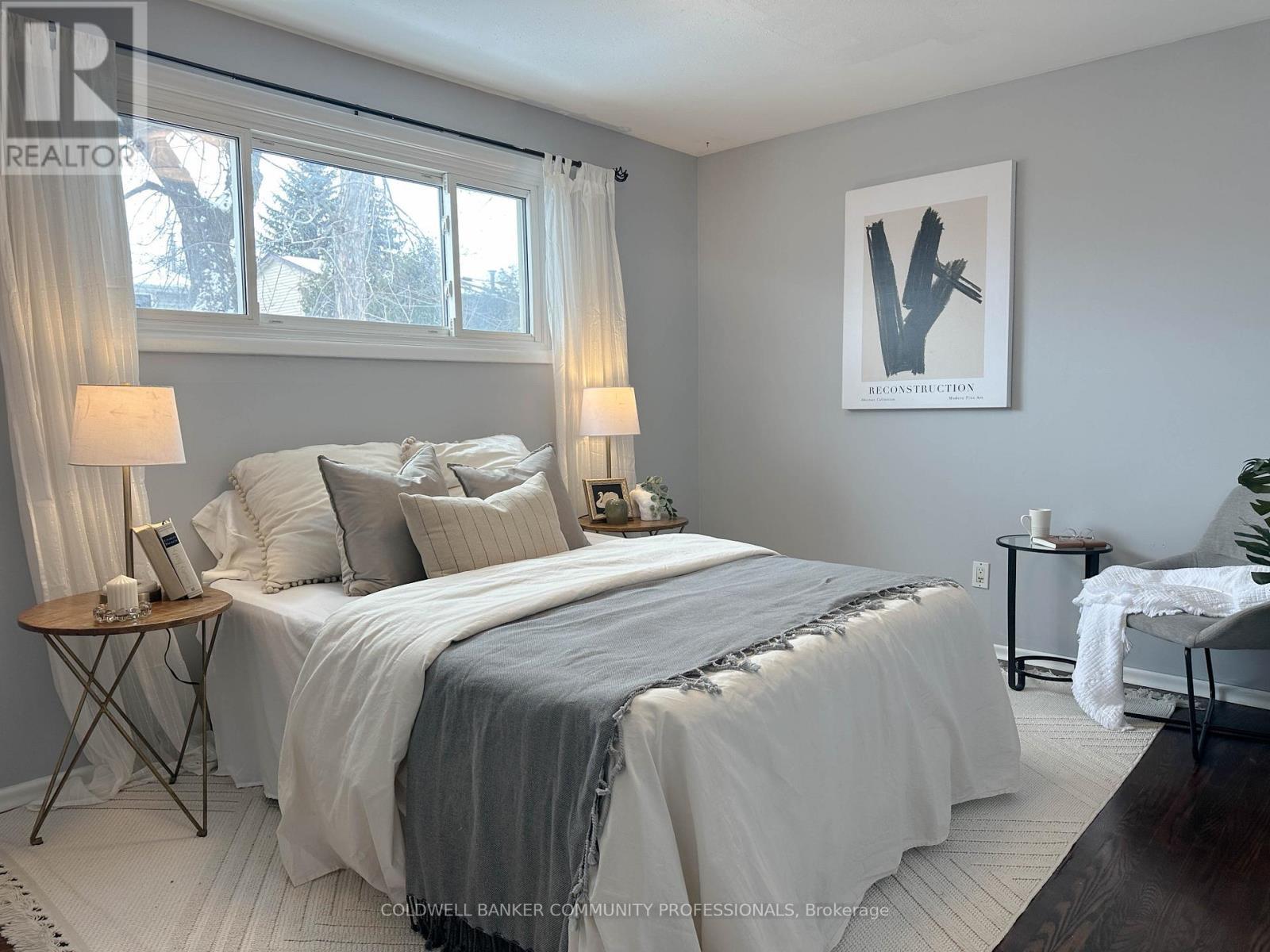17 Rosanne Crescent, Hamilton, ON - Indoor Photo Showing Bedroom