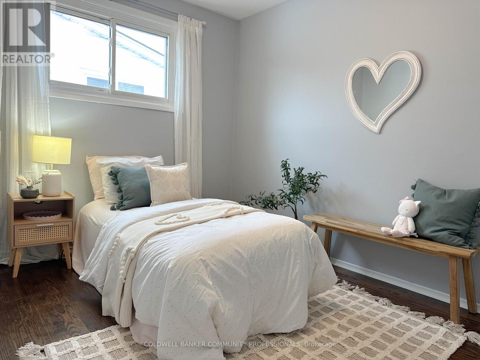 17 Rosanne Crescent, Hamilton, ON - Indoor Photo Showing Bedroom