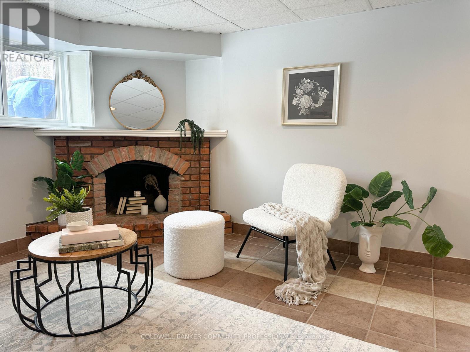 17 Rosanne Crescent, Hamilton, ON - Indoor Photo Showing Other Room