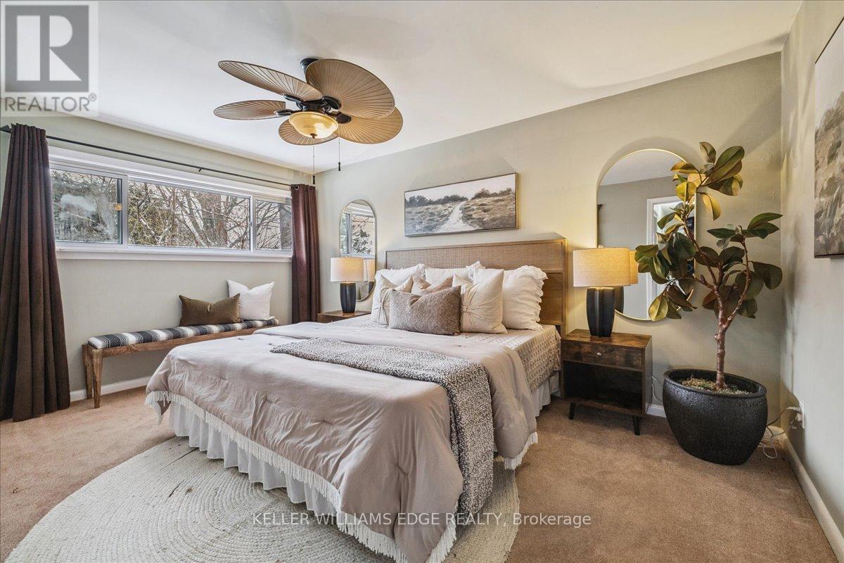 359 Pepper Drive, Burlington, ON - Indoor Photo Showing Bedroom
