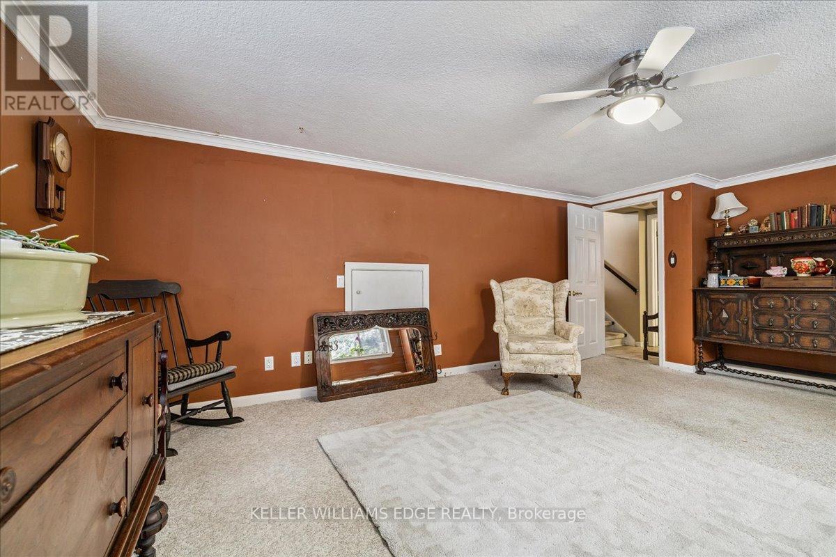 359 Pepper Drive, Burlington, ON - Indoor Photo Showing Other Room
