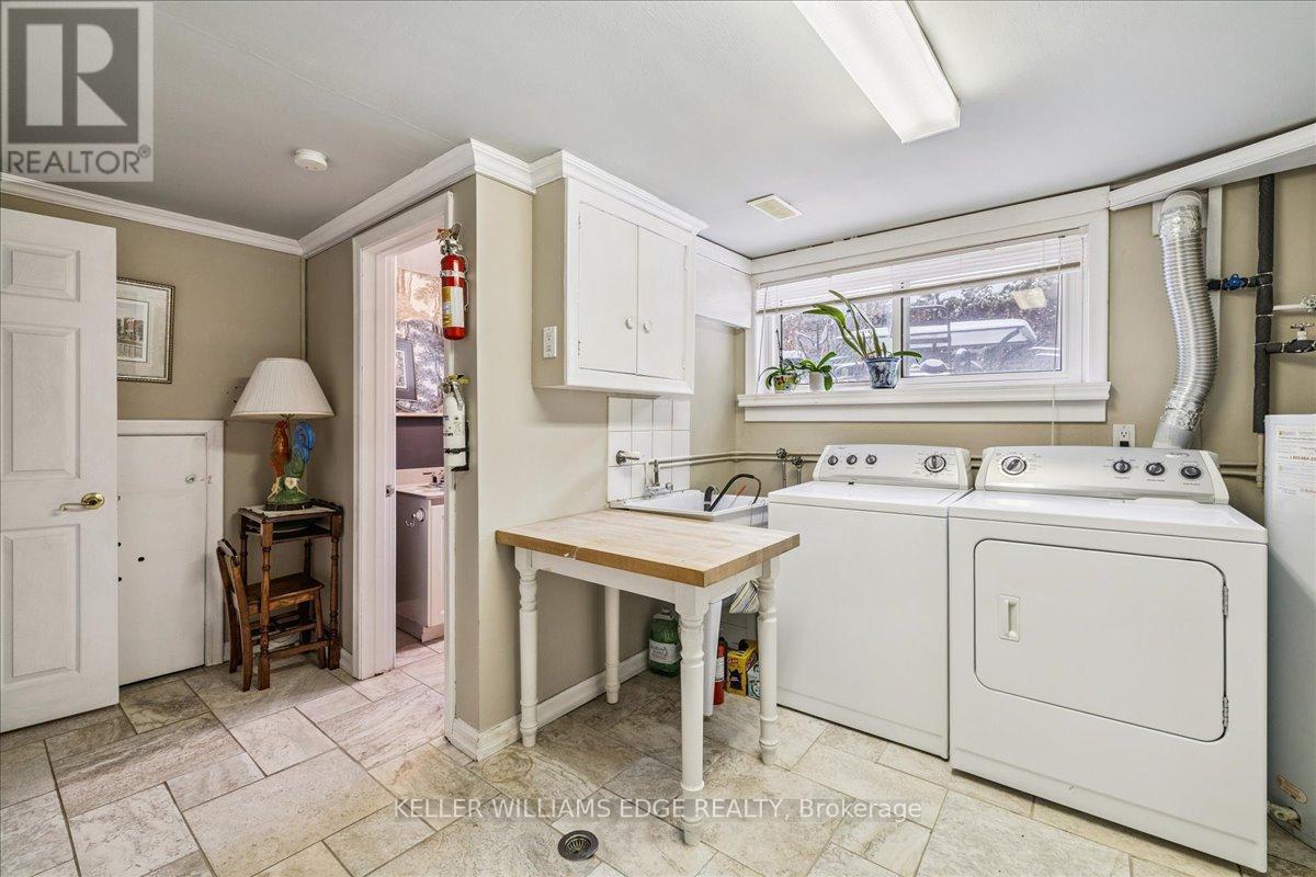 359 Pepper Drive, Burlington, ON - Indoor Photo Showing Laundry Room