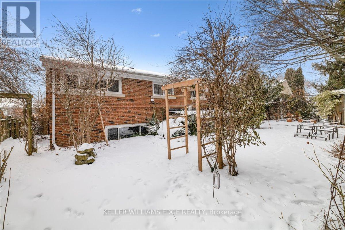 359 Pepper Drive, Burlington, ON - Outdoor