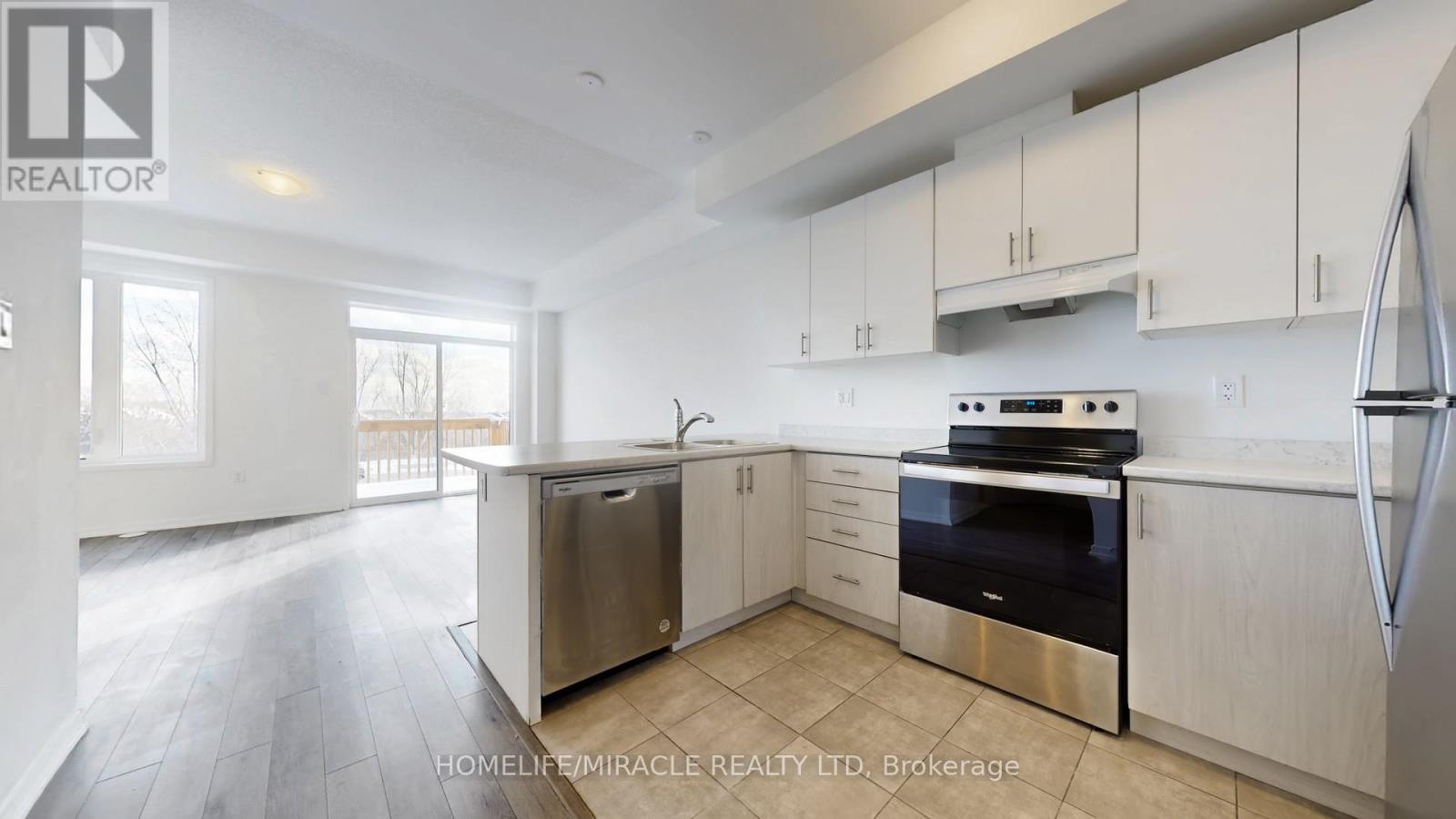 779 Heathrow Path, Oshawa, ON - Indoor Photo Showing Kitchen With Stainless Steel Kitchen