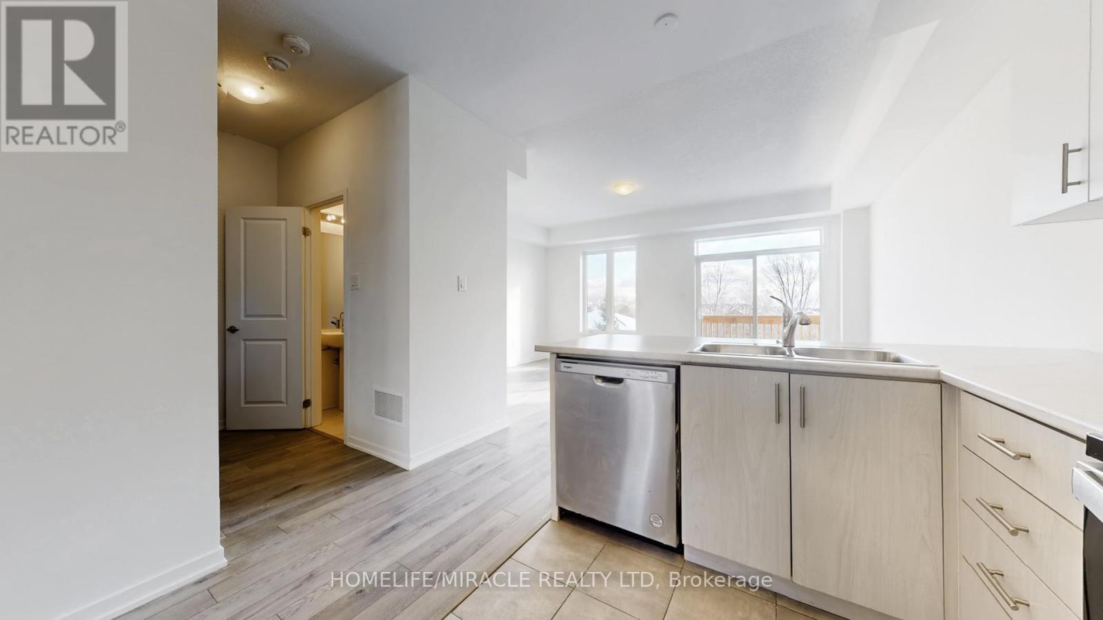 779 Heathrow Path, Oshawa, ON - Indoor Photo Showing Kitchen With Double Sink