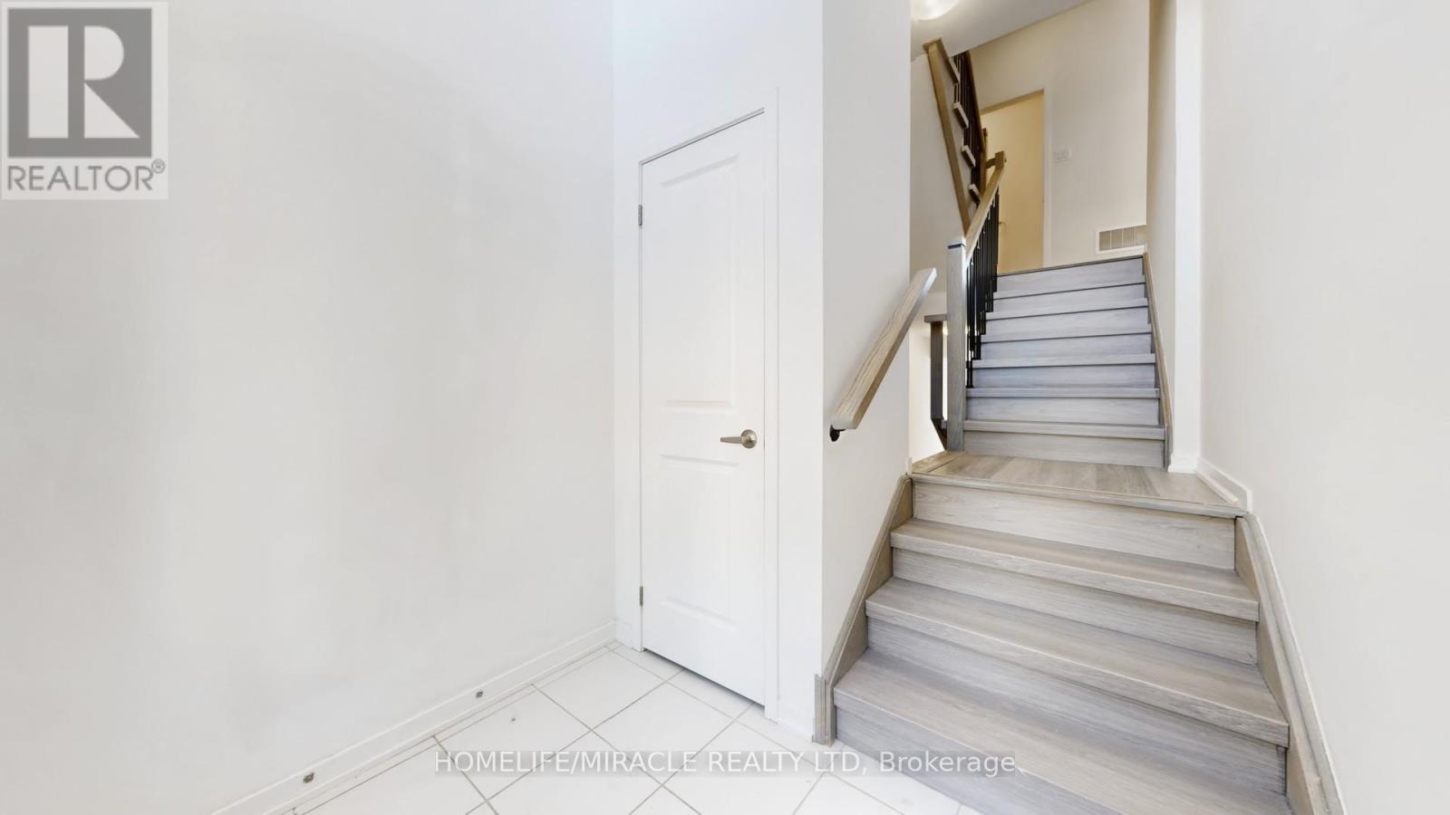 779 Heathrow Path, Oshawa, ON - Indoor Photo Showing Other Room