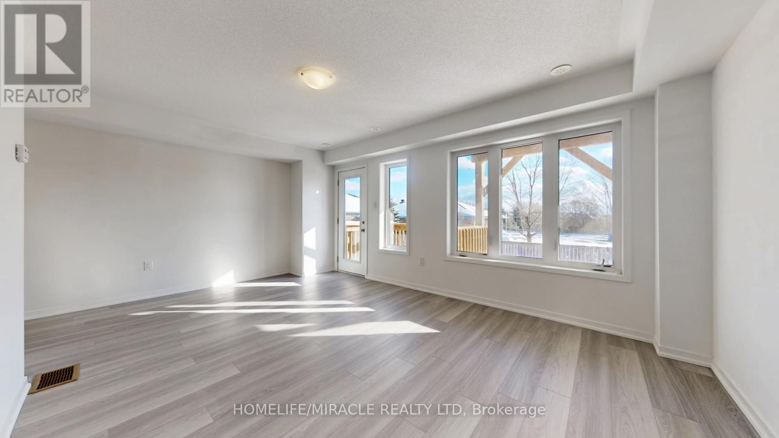 779 Heathrow Path, Oshawa, ON - Indoor Photo Showing Other Room