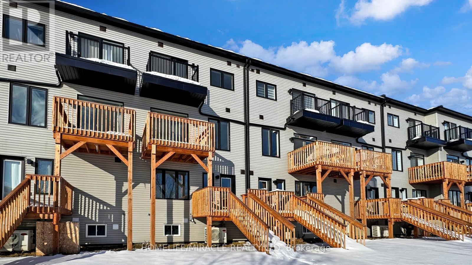 779 Heathrow Path, Oshawa, ON - Outdoor