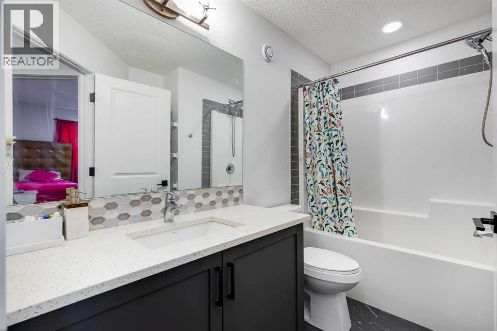 117 Highview Gate Se, Airdrie, AB - Indoor Photo Showing Bathroom