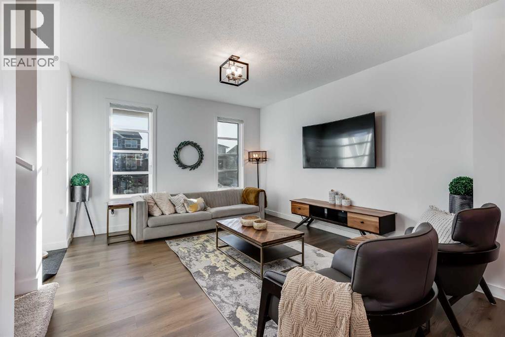 117 Highview Gate Se, Airdrie, AB - Indoor Photo Showing Living Room