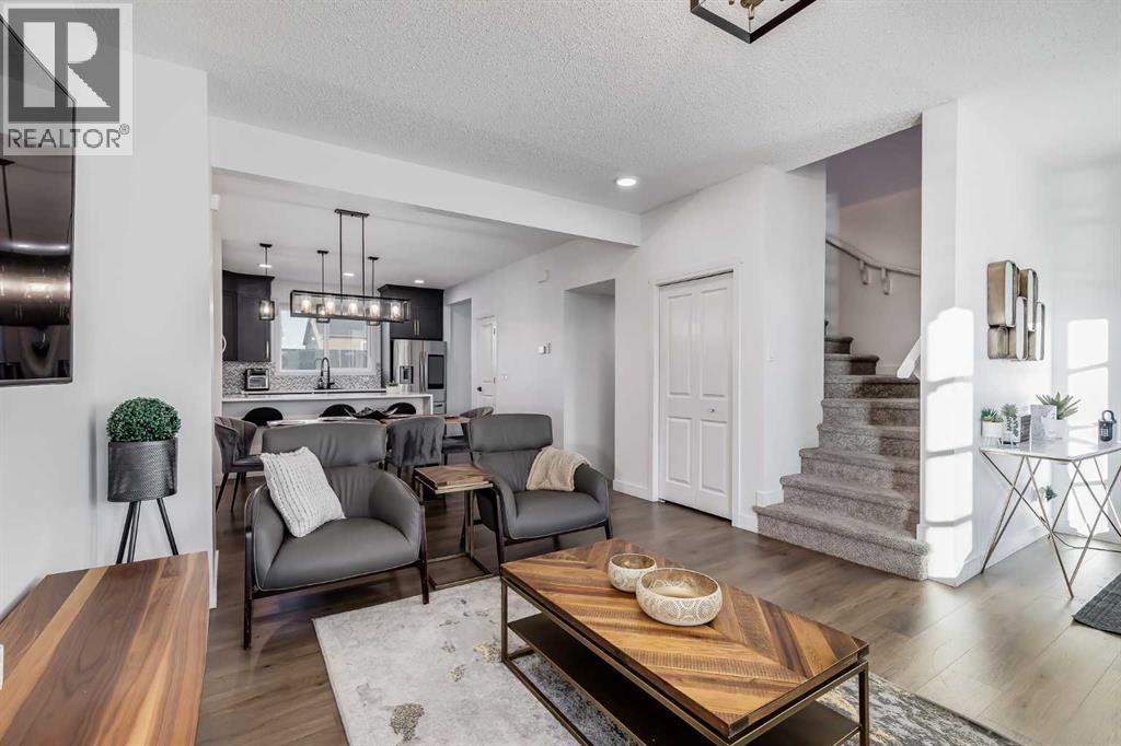 117 Highview Gate Se, Airdrie, AB - Indoor Photo Showing Living Room
