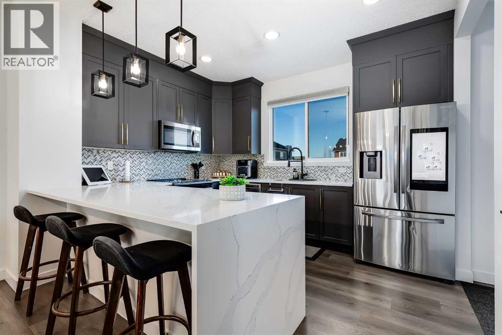 117 Highview Gate Se, Airdrie, AB - Indoor Photo Showing Kitchen With Upgraded Kitchen