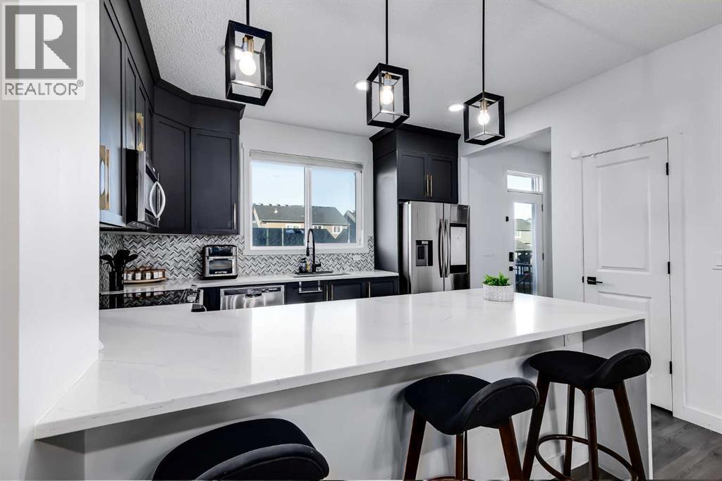 117 Highview Gate Se, Airdrie, AB - Indoor Photo Showing Kitchen With Upgraded Kitchen