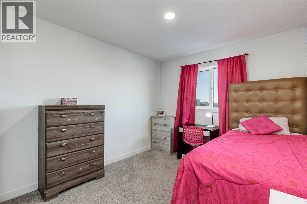 117 Highview Gate Se, Airdrie, AB - Indoor Photo Showing Bedroom