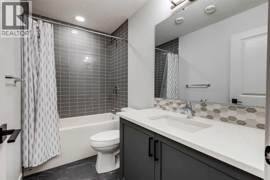 117 Highview Gate Se, Airdrie, AB - Indoor Photo Showing Bathroom