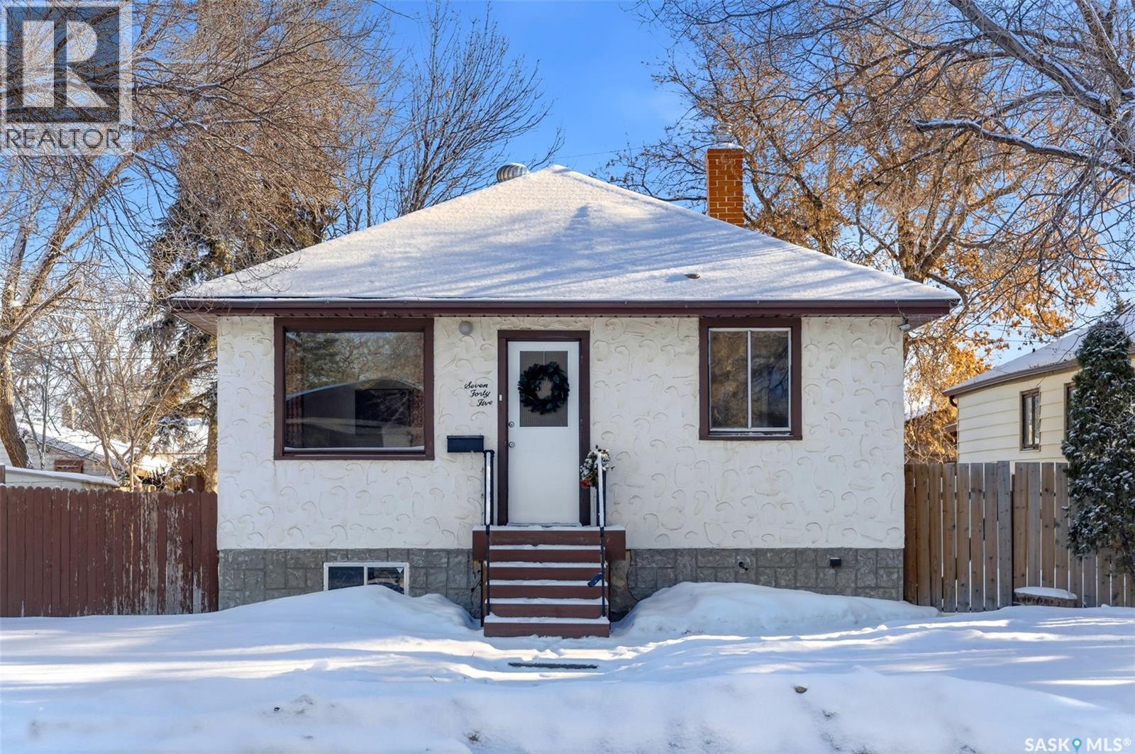 745 Elphinstone Street, Regina, SK - Outdoor