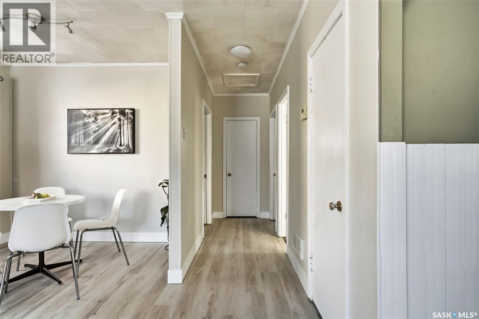 745 Elphinstone Street, Regina, SK - Indoor