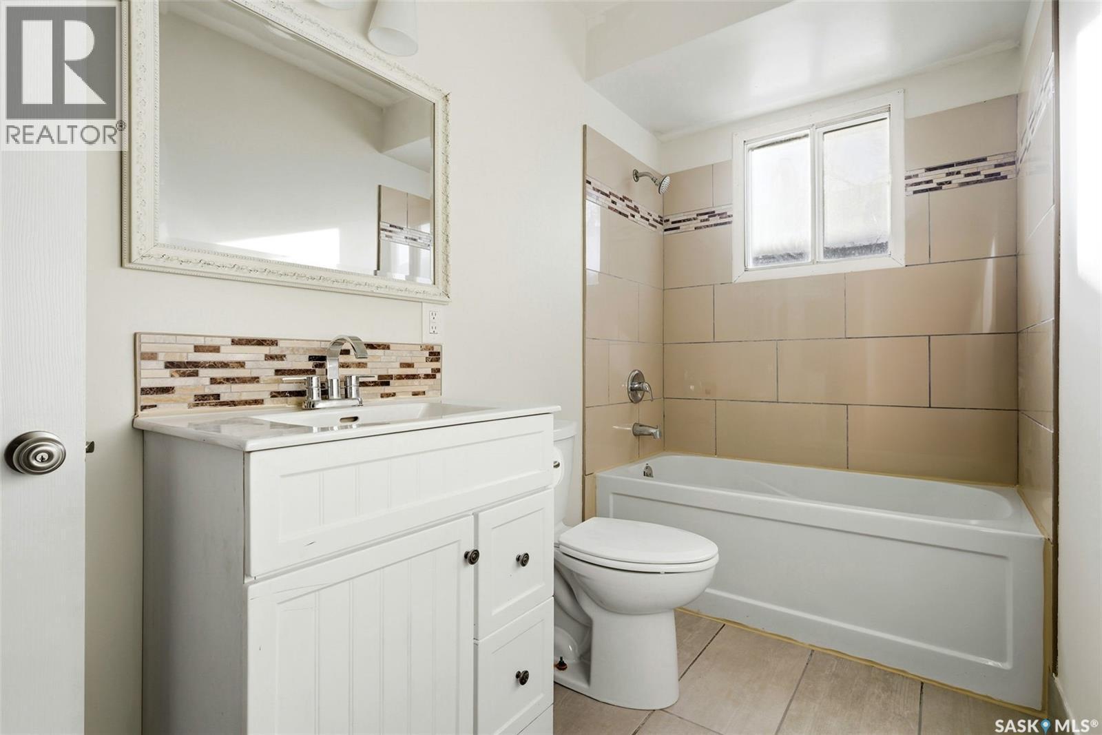 745 Elphinstone Street, Regina, SK - Indoor Photo Showing Bathroom