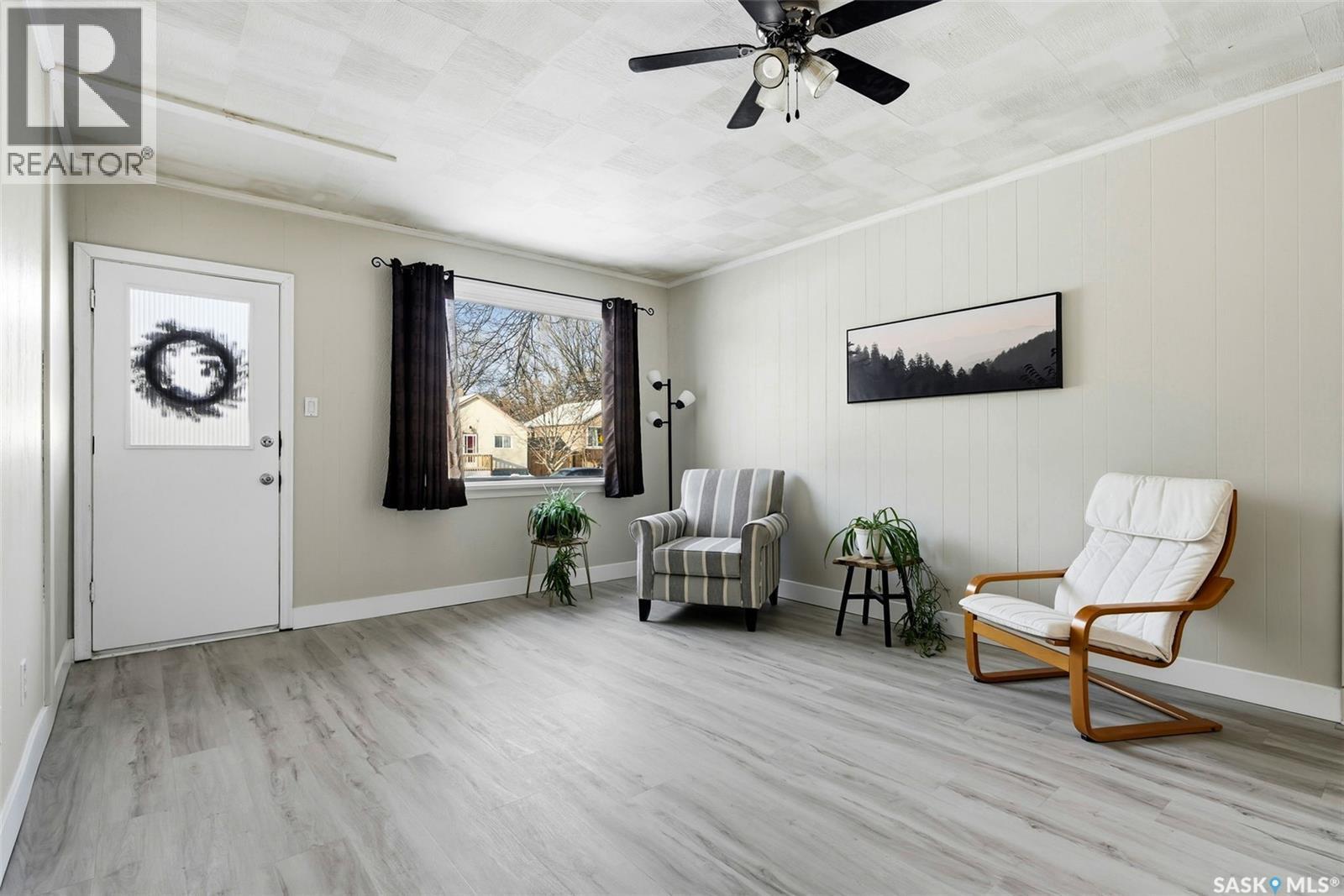 745 Elphinstone Street, Regina, SK - Indoor