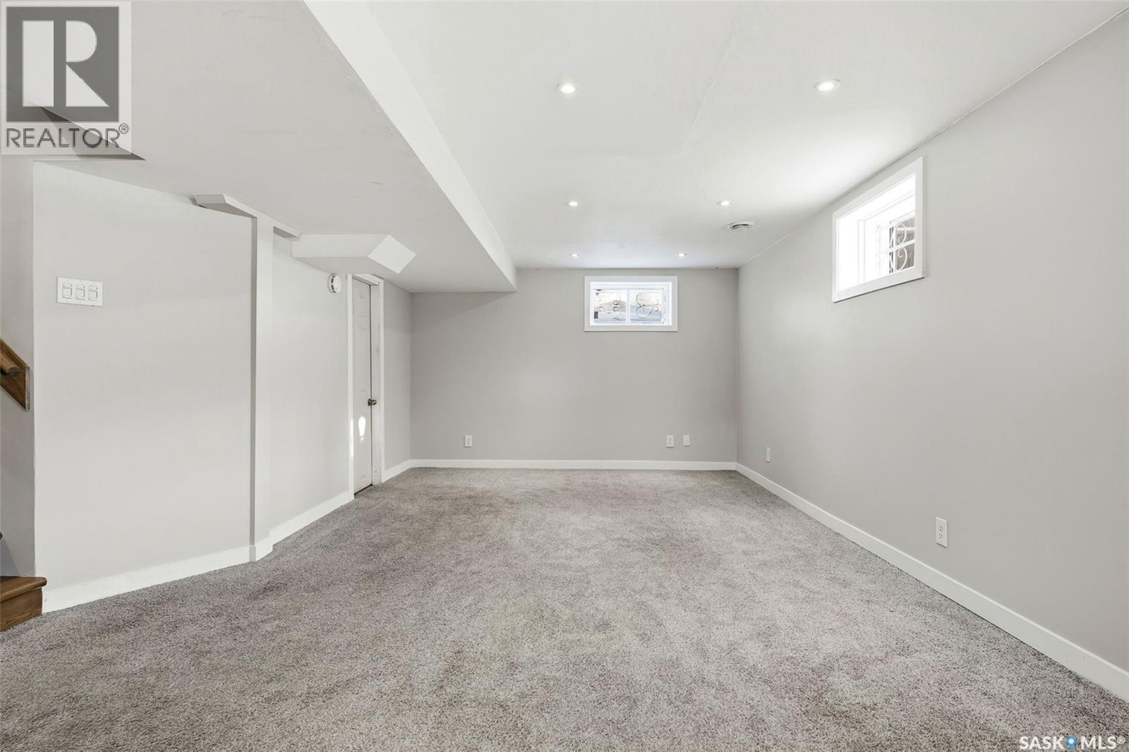 745 Elphinstone Street, Regina, SK - Indoor