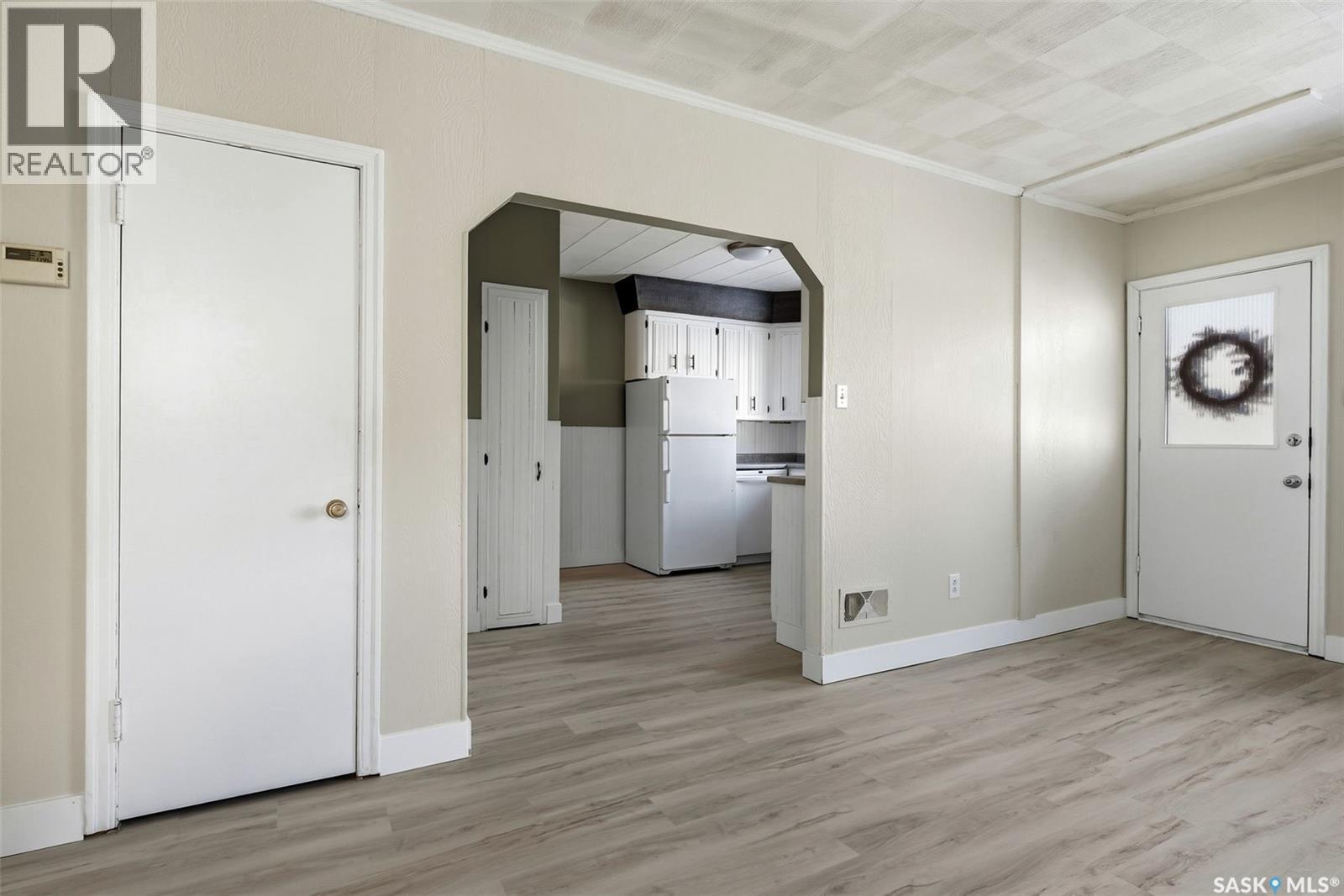 745 Elphinstone Street, Regina, SK - Indoor