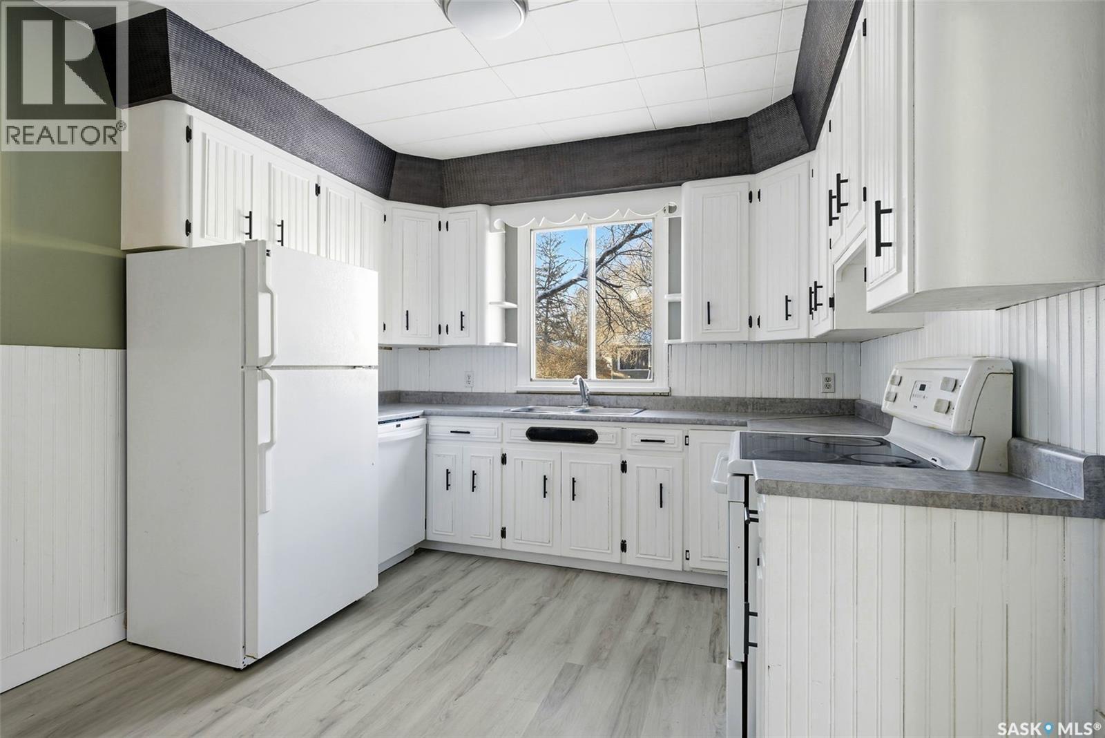 745 Elphinstone Street, Regina, SK - Indoor Photo Showing Kitchen