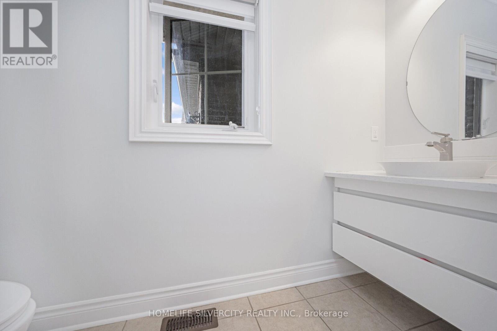 8 Mitchell Crescent, Mono, ON - Indoor Photo Showing Bathroom