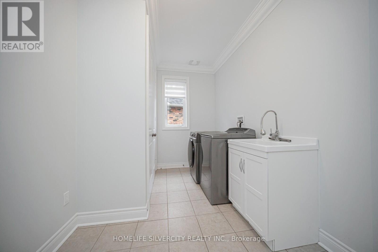 8 Mitchell Crescent, Mono, ON - Indoor Photo Showing Laundry Room